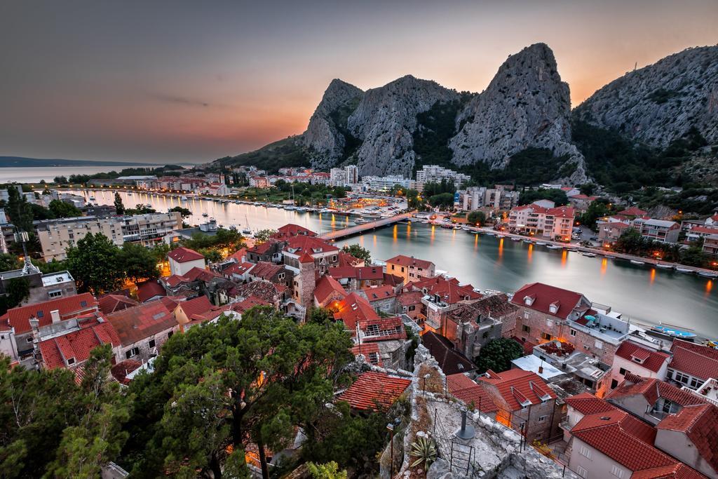 Cherry Omiš Exterior foto